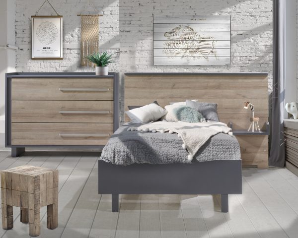 Urban Collection Bedroom with Double Bed and Dresser in Charcoal and Natural Oak